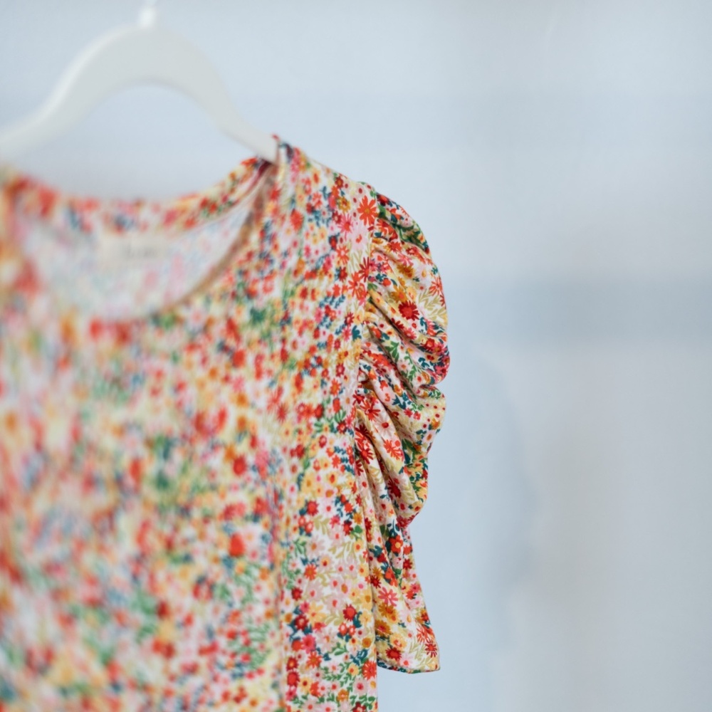 Multi Color Floral Top (M) - Picture 4 of 5